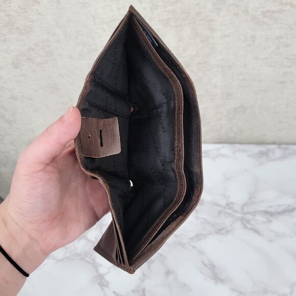 Faded Glory Vintage Brown Leather Wallet with Crest Dueling Dragons Embossed - Picture 6 of 13